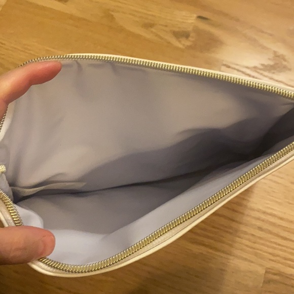 Charming Charlie ombré clutch with gold Mrs - Picture 4 of 4